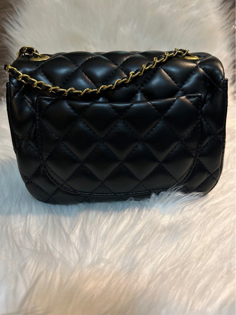 Seagloca Bag (Category: Luxury Bags & Wallets) located in Quezon City. Submitted by itschiquikay (Listing ID 1262120589, Image 2). Description: Like new. Used once. I got this in shopee ❤️ RFS: hindi kasya long wallet Hahaha 😂 FIRST PAY BASIS. Shipping is via grab, lalamove (to be booked by buyer), or go go xpress (2-3 days leadtime).