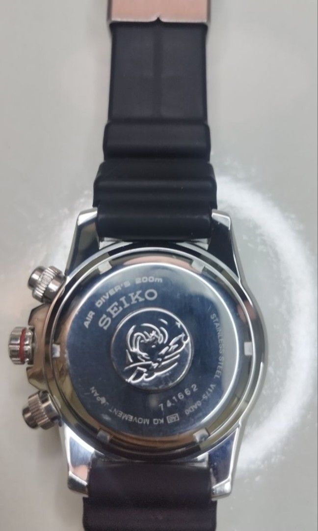 Seiko Prospex Padi (Category: Luxury Watches) located in Makati City. Submitted by Dmomlife (Listing ID 1262183957, Image 1). Description: Seiko Prospex Padi Solar Diver 200m Pepsi Chronograph Model: V175-0AD0 Serial Number: 742662.