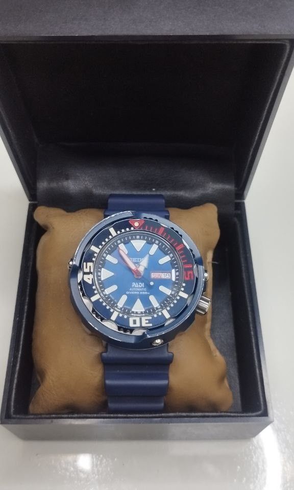 Seiko Prospex Padi Special Edition (Category: Luxury Watches) located in Makati City. Submitted by Dmomlife (Listing ID 1262156904, Image 3). Description: Seiko Prospex PADI Special Edition Coating has minor scratches Model: 4R36-05V0 22,500 or Better offer.