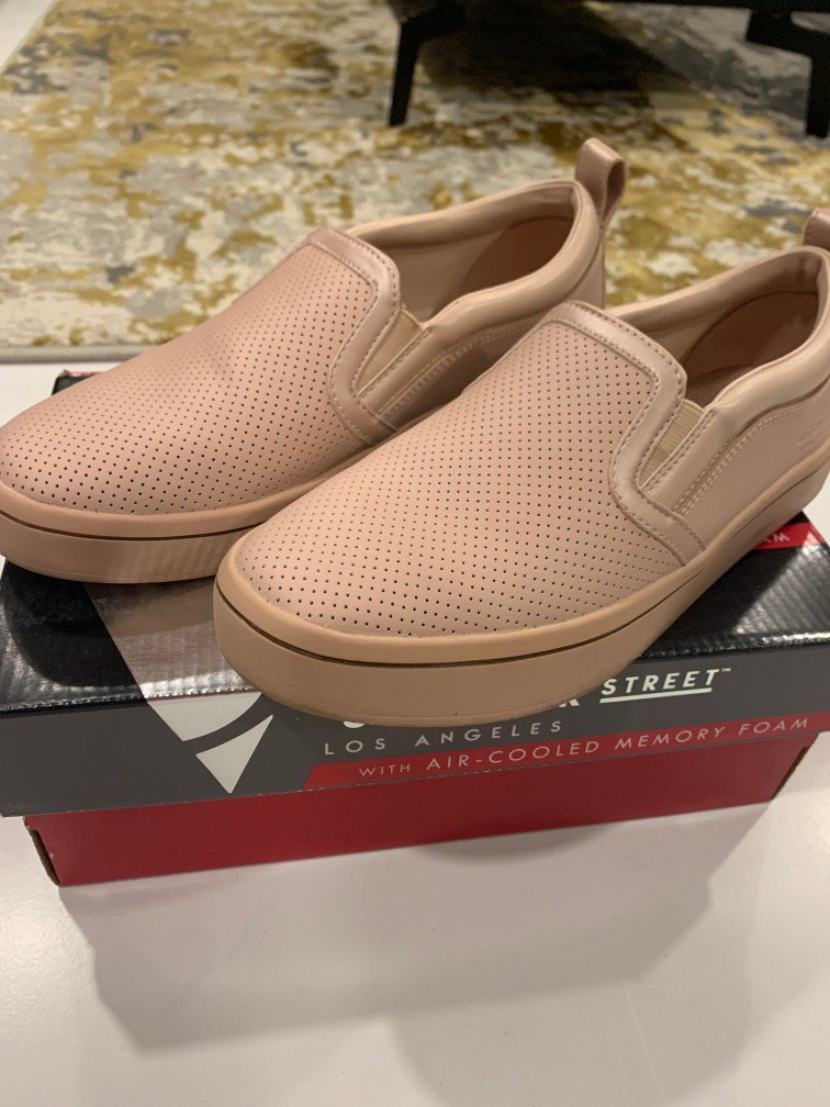 Sketchers store womens loafers