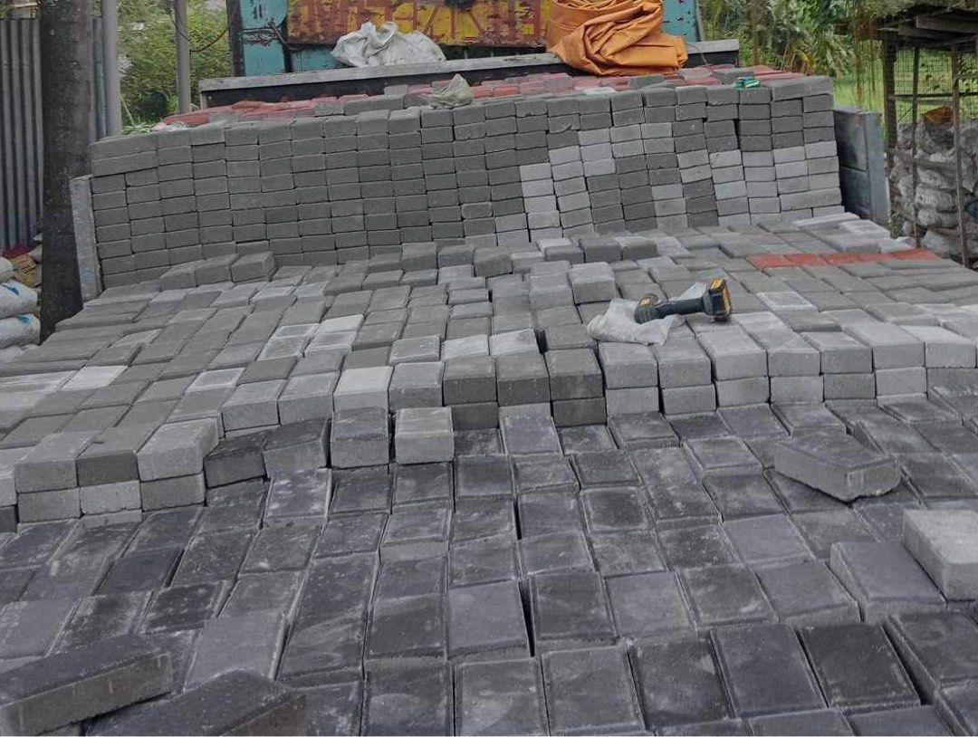 Supplier Paving Blocks (Category: Construction & Building Materials) located in Santa Maria. Submitted by rcjoycestonetrading (Listing ID 1262309186, Image 3). Description: Available in various designs and colors. 2x4x8 inches For outdoor flooring, pathways/walkways,patios and parking areas. Message me for more infos. ✅Direct Manufacturer.