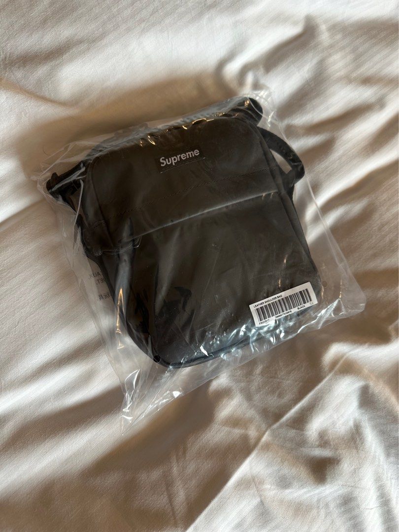 Supreme FW23 Leather Shoulder Bag, 男裝, 袋, 小袋- Carousell