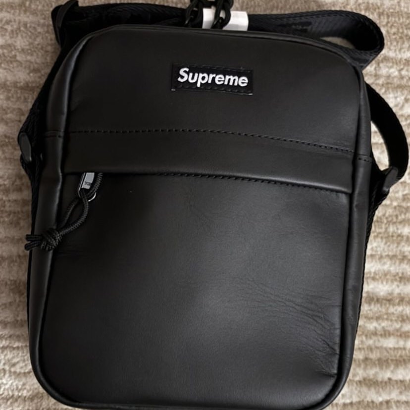 公式通販オンライン Supreme Leather Shoulder Bag Black ...