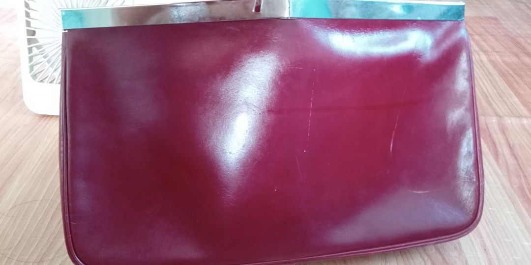 Vintage emmanuel ungaro clutch (Category: Purses & Pouches) located in Manila. Submitted by thet77 (Listing ID 1262142583, Image 2). Description: vintage clutch carry on kiss lock with U markings. COP LBC free within metro manila.