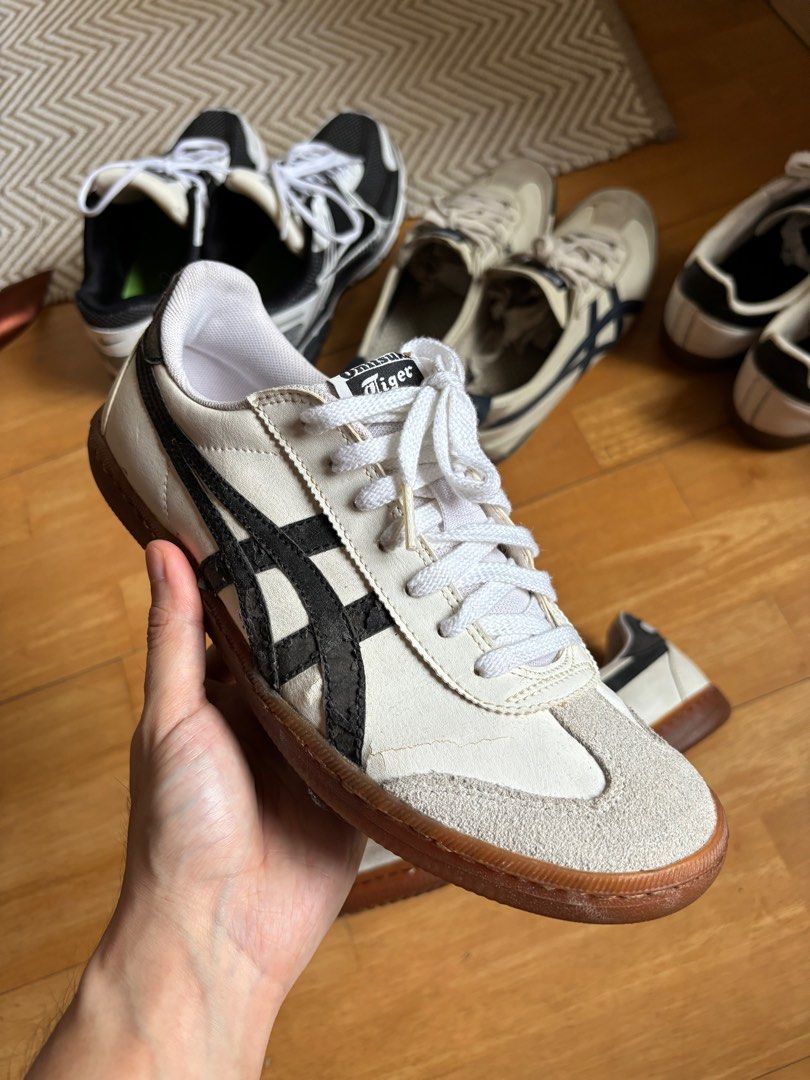 Onitsuka tiger vs adidas samba on sale