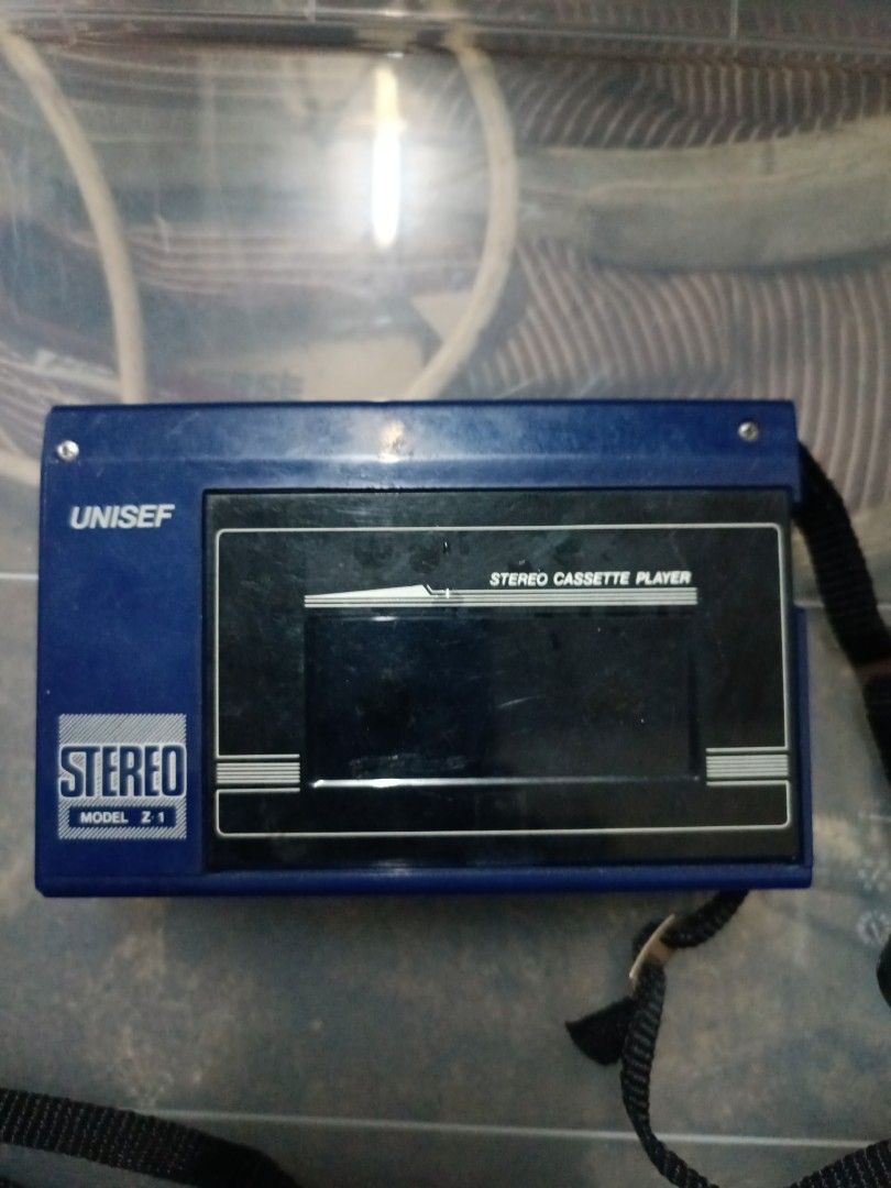 UNISEF Z-10 STEREO Cassette Player Red Tested Working Super Clean w/ Headphones EUR 86,20 - FR
