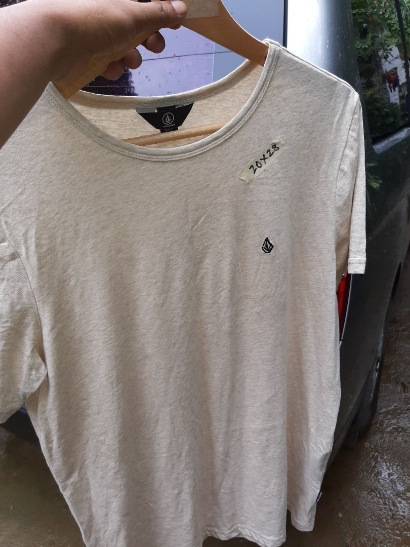 Volcom (Category: Activewear) located in Caloocan City. Submitted by benthriftshp (Listing ID 1262191294, Image 3). Description: Volcom shirt Excellent condi 20x28 S on tag medium fitting 399+sf J&t courier.