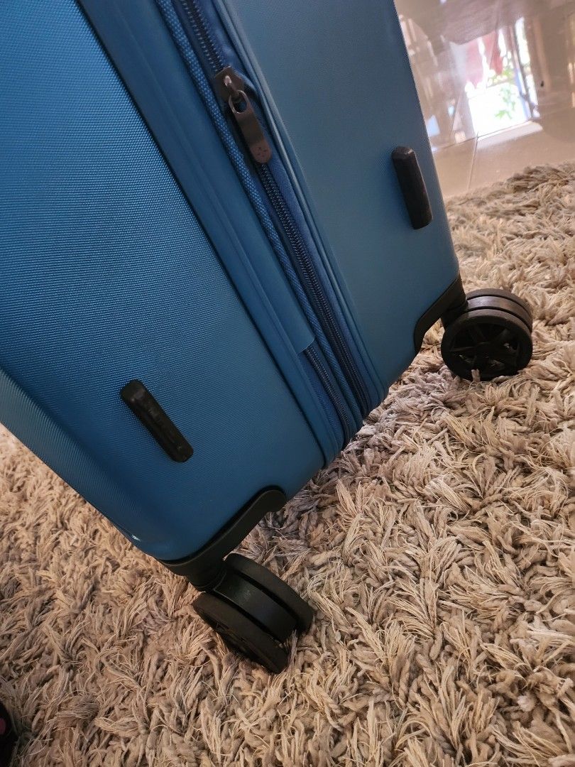 World Traveller Luggage XL 32kgs, Hobbies & Toys, Travel, Luggage on