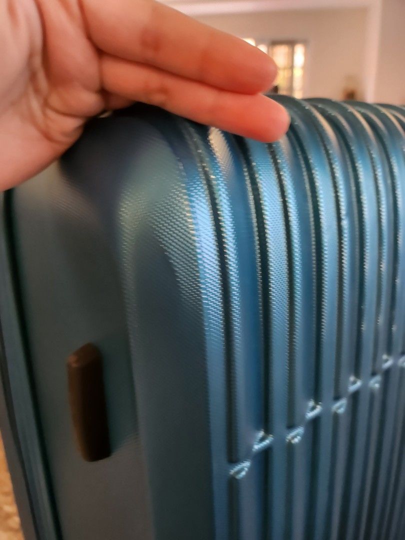 World Traveller Luggage XL 32kgs, Hobbies & Toys, Travel, Luggage on