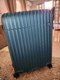 World Traveller Luggage XL 32kgs
