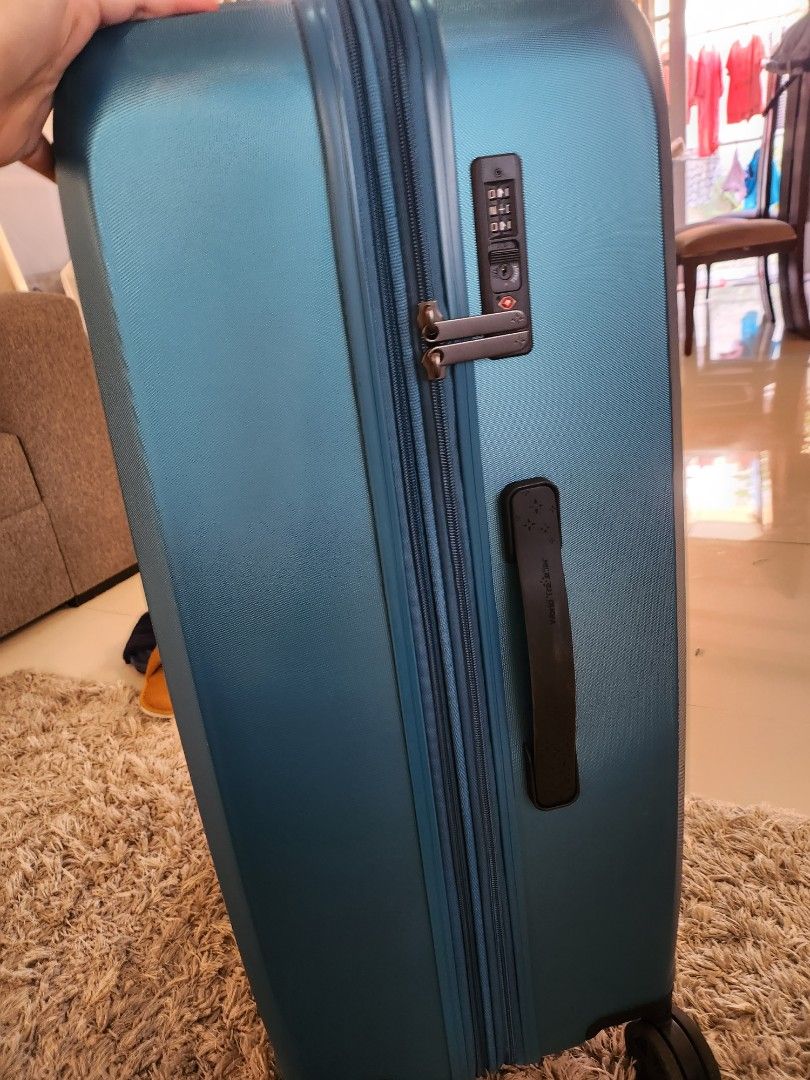 World Traveller Luggage XL 32kgs, Hobbies & Toys, Travel, Luggage on