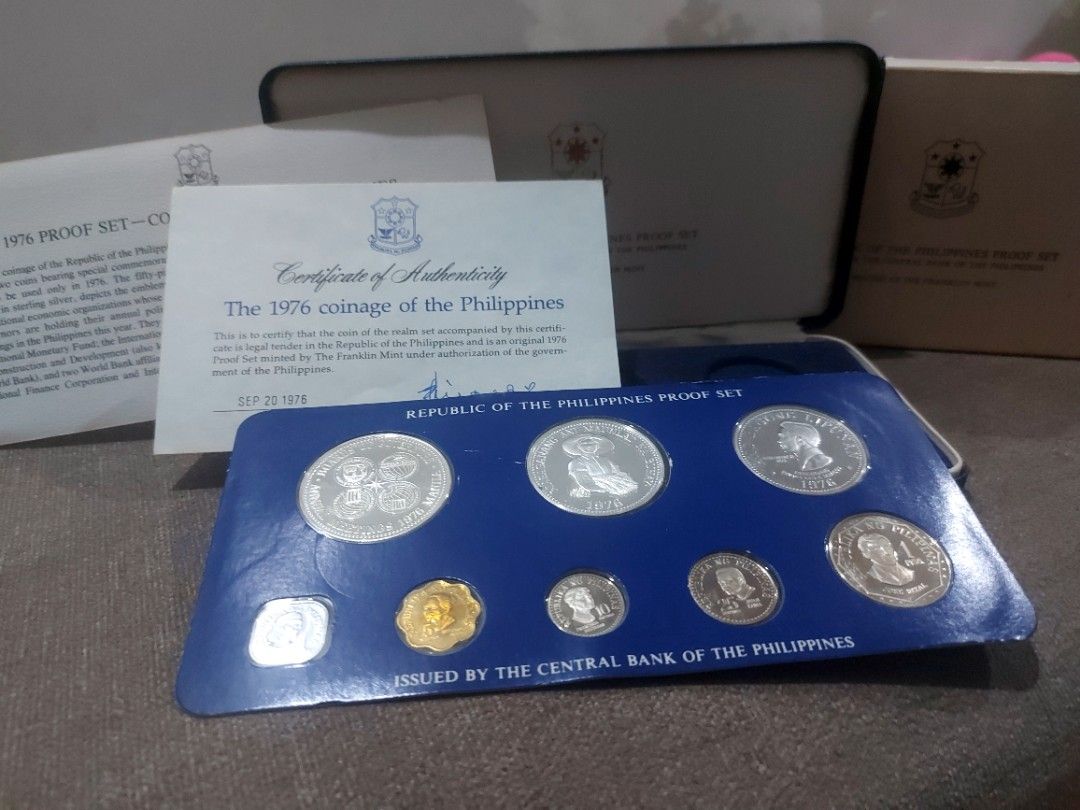 1976 Silver Coin Proof Set (Category: Currency) located in Taguig. Submitted by DreamCoinz (Listing ID 1262484517, Image 2). Description: complete with box and coa add shippong P150, can be shipped via lalamove/LBC.