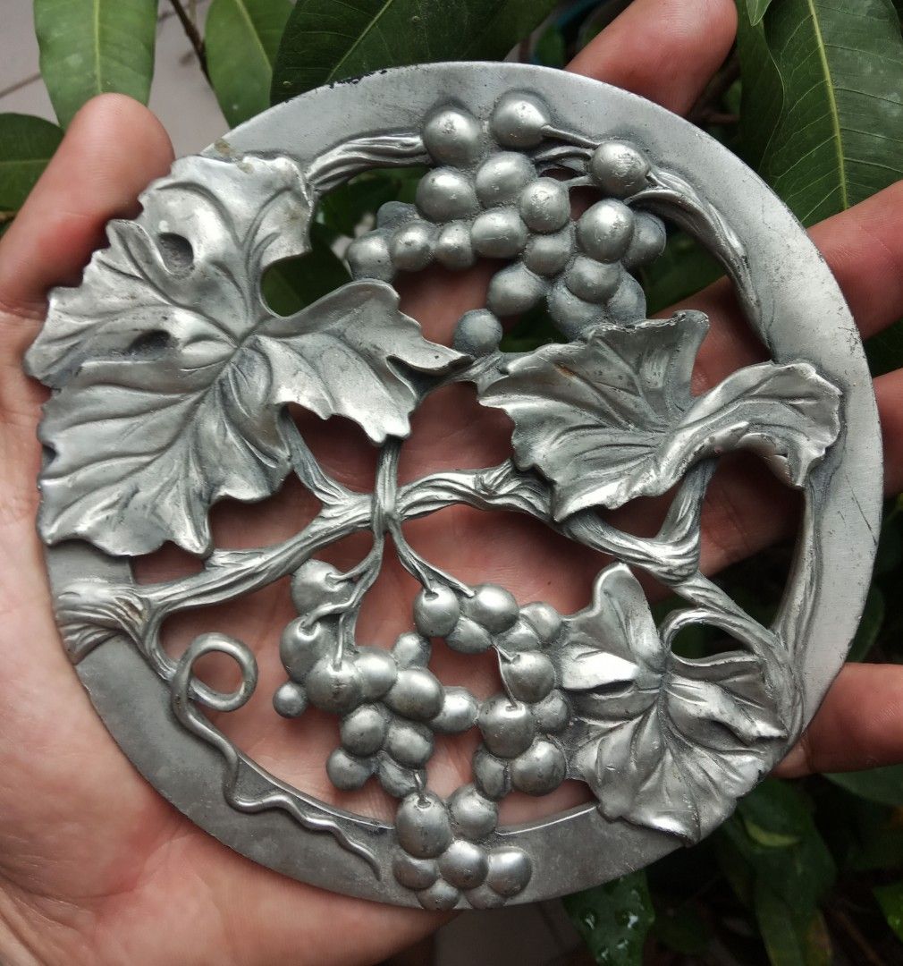 1990 Seagull pewter canada trivet (Category: Other Kitchenware & Tableware) located in Pasig City. Submitted by juanenes (Listing ID 1262394605, Image 1). Description: .