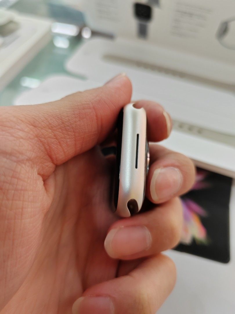 Apple watch cellular store sim card slot