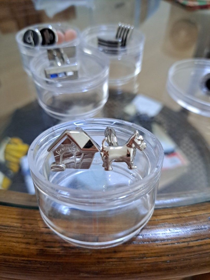 Assorted cufflinks (Category: Coats, Jackets and Outerwear) located in Singapore. Submitted by watermelonrabbit (Listing ID 1262389247, Image 3). Description: $70 for all 7 cufflinks. Comes with free basic postage. Top-up for smartpac. Containers used for illustration purposes. Not provided..