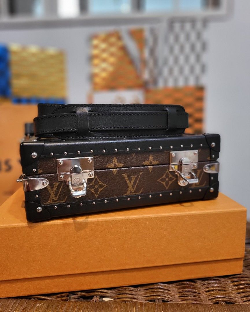 LOUIS VUITTON LOUIS VUITTON Clutch Box 2019 Shoulder Bag M20152 Vintage  canvas Black Used mens M20152