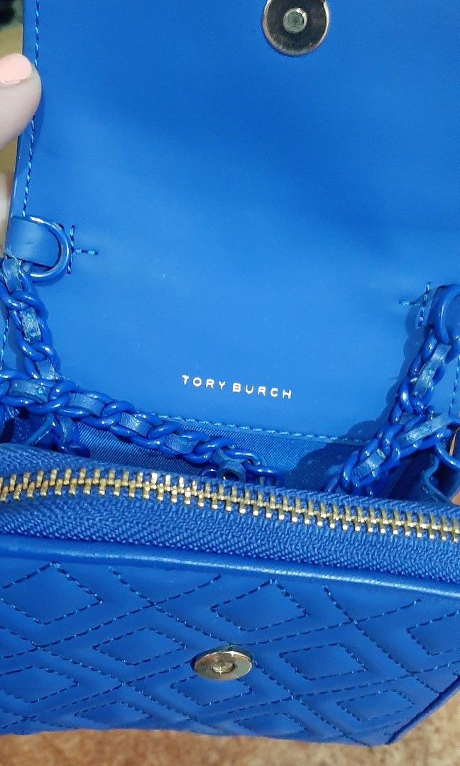 Authentic Tory Burch Wallet with strap (Category: Luxury Bags & Wallets) located in Taguig. Submitted by grazciiee3 (Listing ID 1262342508, Image 2). Description: Authentic Bought in Canada No other inclusions.