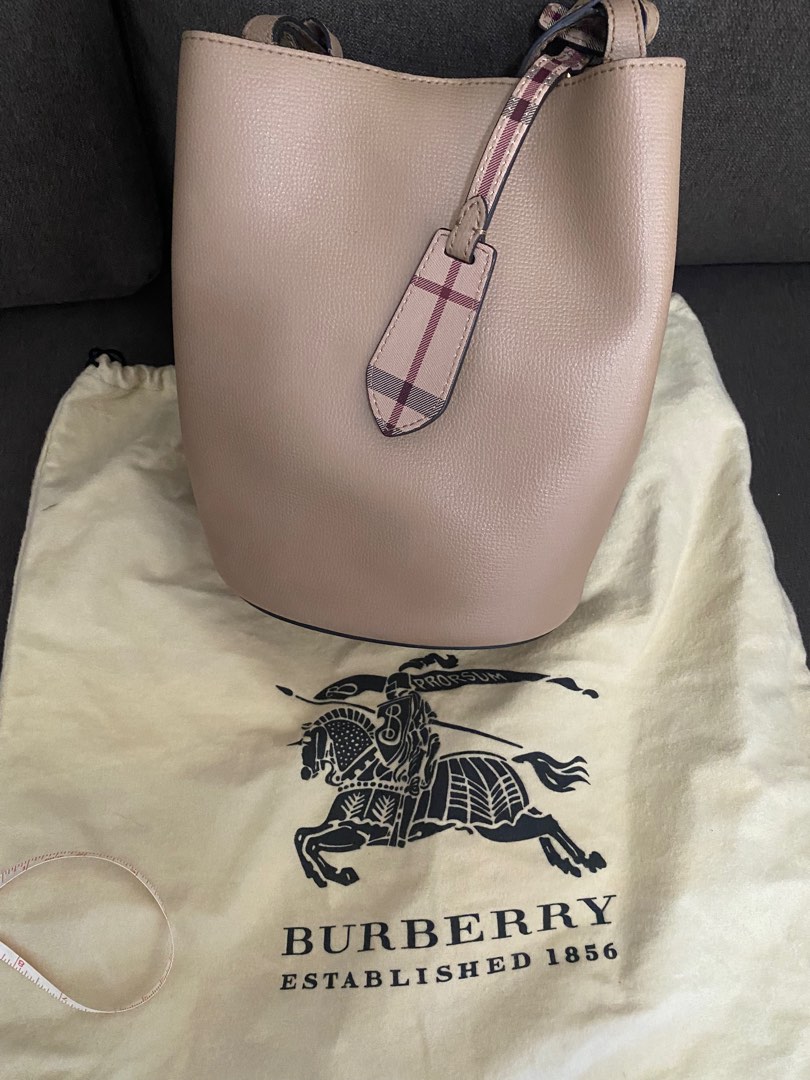 Bucket bag burberry hotsell