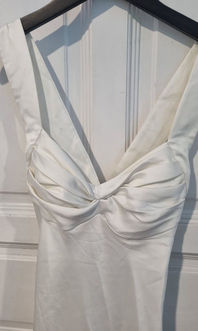Calvin Klein White Long Dress, Women's Fashion, Dresses & Sets, Evening  dresses & gowns on Carousell