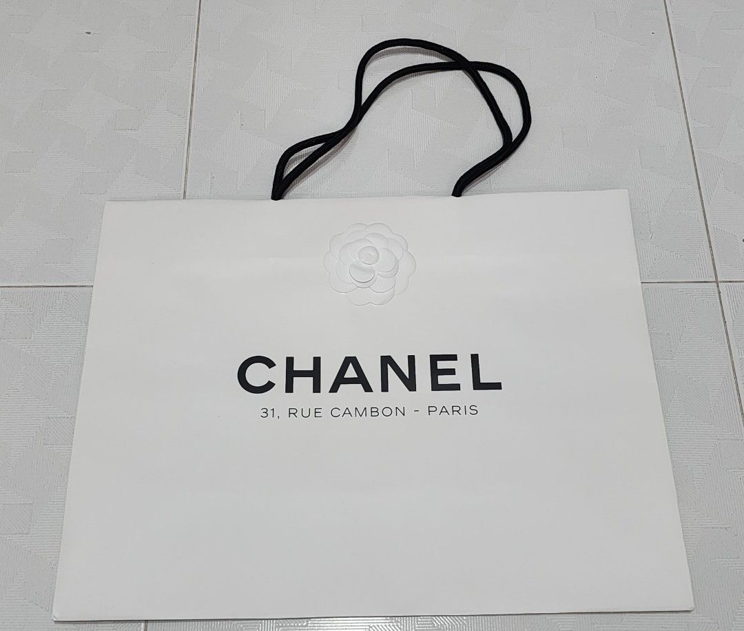 White chanel discount shopping bag