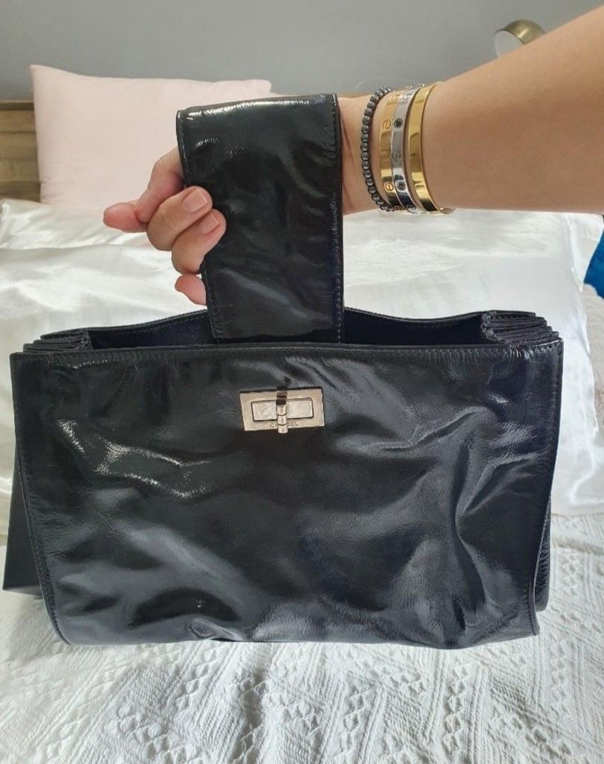 chanel clutch patent leather