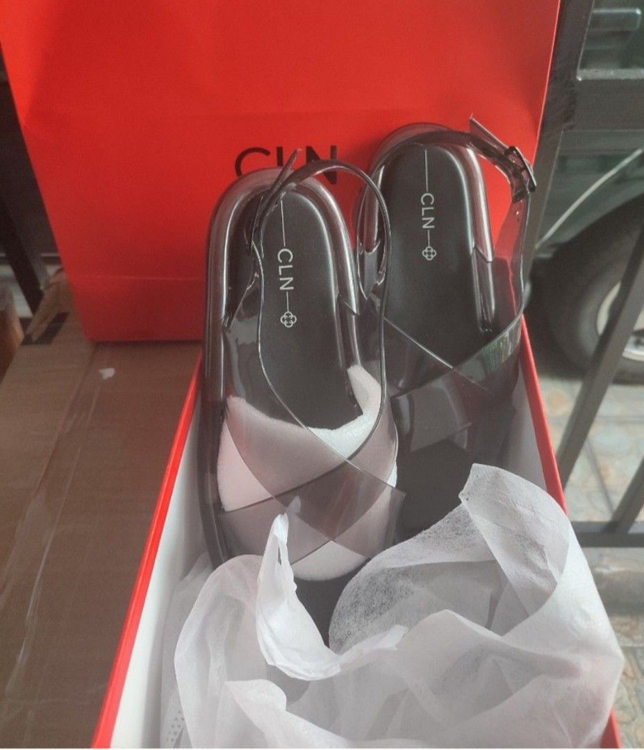 SUPER SALE! BRAND NEW CLN FLATS, Women's Fashion, Footwear, Flats & Sandals  on Carousell