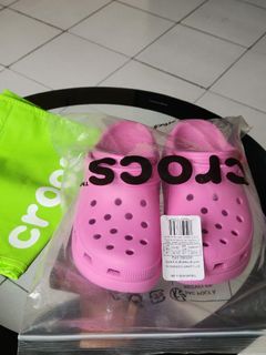 Crocs Junior Classic Cutie Clog in Taffy Pink size J4