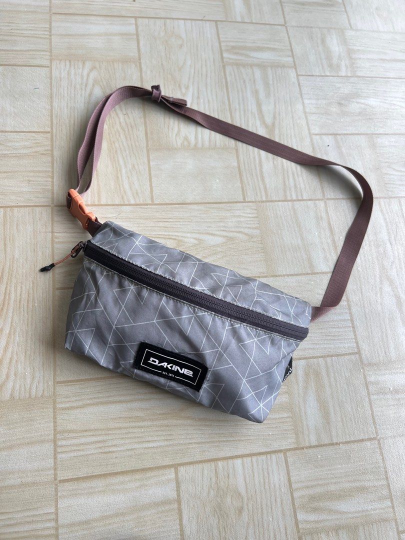 Dakine sling deals bag