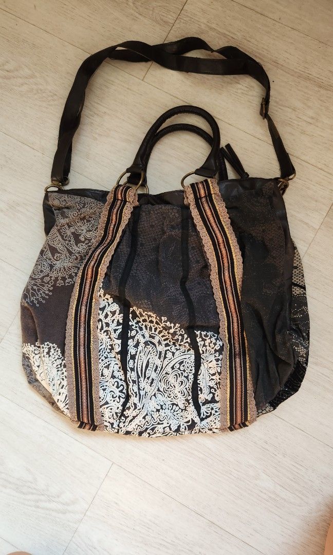 Vintage Desigual Shoulder Bag in Black vynil. Vintage desigual\desigual bag\boho bag\vintage bag\desigual\black Bag