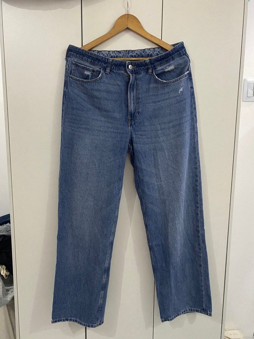 Divided Straight Cut Pants (Category: Jeans) located in Valenzuela. Submitted by chnlldd (Listing ID 1262400674, Image 1). Description: P2 - 35 x 41.5 RFS: declutter, never been worn! .