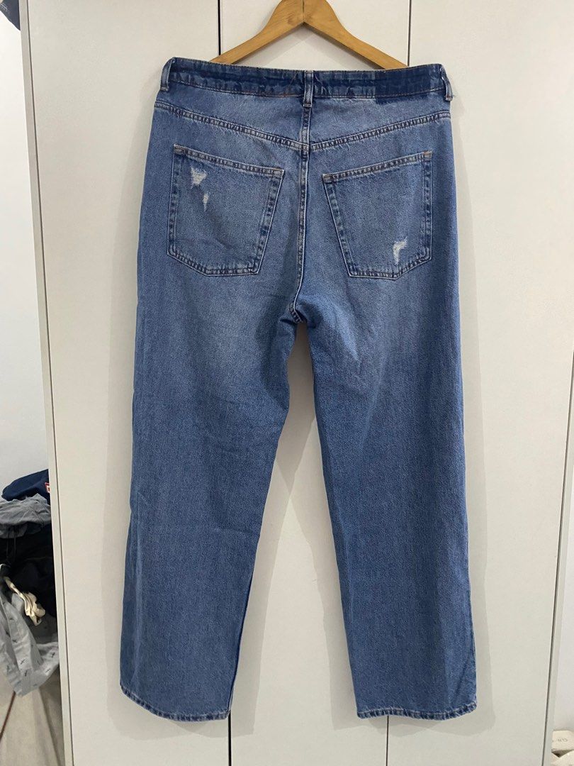 Divided Straight Cut Pants (Category: Jeans) located in Valenzuela. Submitted by chnlldd (Listing ID 1262400674, Image 2). Description: P2 - 35 x 41.5 RFS: declutter, never been worn! .