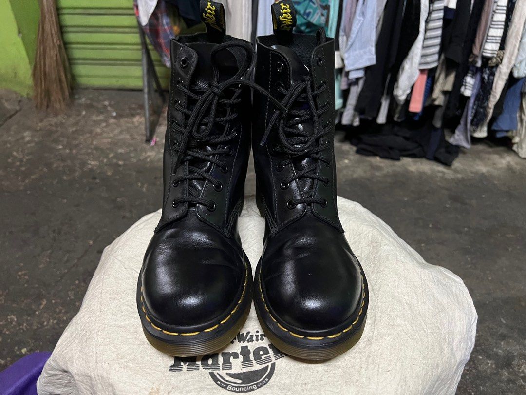 Doc shop martens crease