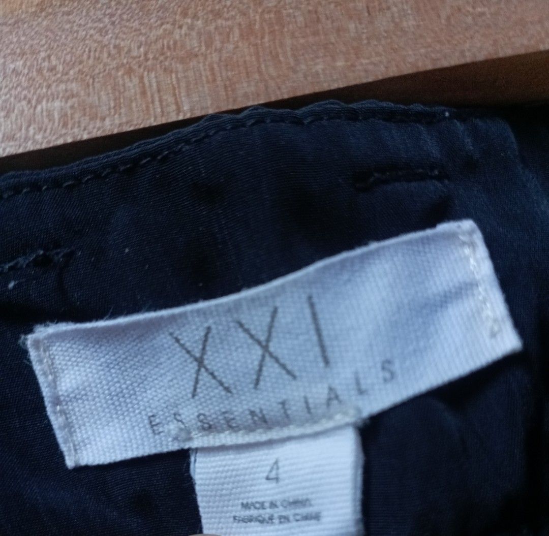 Essentials short authentic, Women's Fashion, Bottoms, Shorts on Carousell