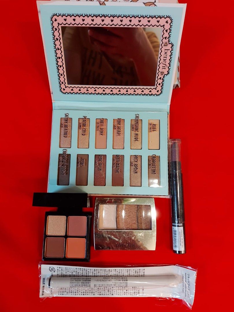 Eye shadow （分類：化妝品）位於 Hong Kong。 由 berkay1978 提交（商品編號 1262480430，圖片 1）。簡介： All new branded。