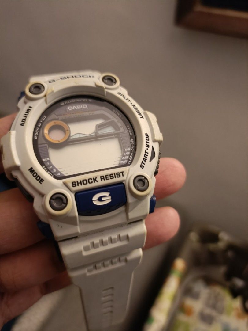 G Shock mat moto putih