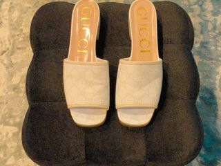 GUCCI 微厚底白色涼鞋