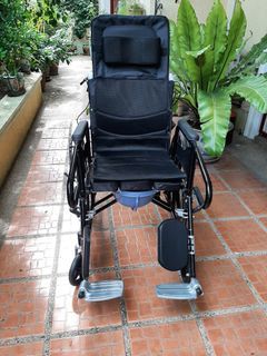 Wheelchair for aduĺts. Multi function , reclining, stable and reliable. Can be folded and move manually
