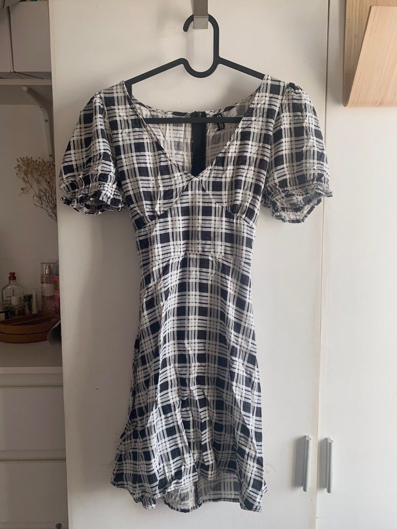 H&M Plaid Dress (Category: Dresses) located in Marikina City. Submitted by declutterbymilkee (Listing ID 1262433889, Image 1). Description: H&M Plaid Dress - only used twice - in perfect condition, no flaws ✨ - light material - fabric’s a little bit sheer, advisable to wear skin-toned underwear - best fits XS-S Ref. #16 Payment: Gcash/Maya SF not yet included.