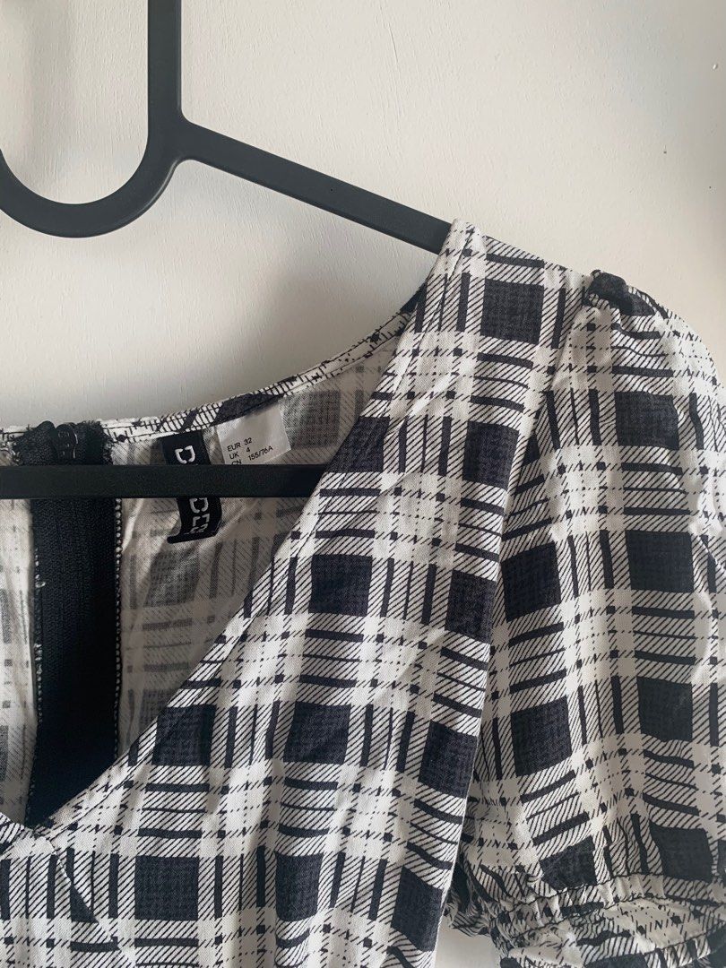 H&M Plaid Dress (Category: Dresses) located in Marikina City. Submitted by declutterbymilkee (Listing ID 1262433889, Image 2). Description: H&M Plaid Dress - only used twice - in perfect condition, no flaws ✨ - light material - fabric’s a little bit sheer, advisable to wear skin-toned underwear - best fits XS-S Ref. #16 Payment: Gcash/Maya SF not yet included.