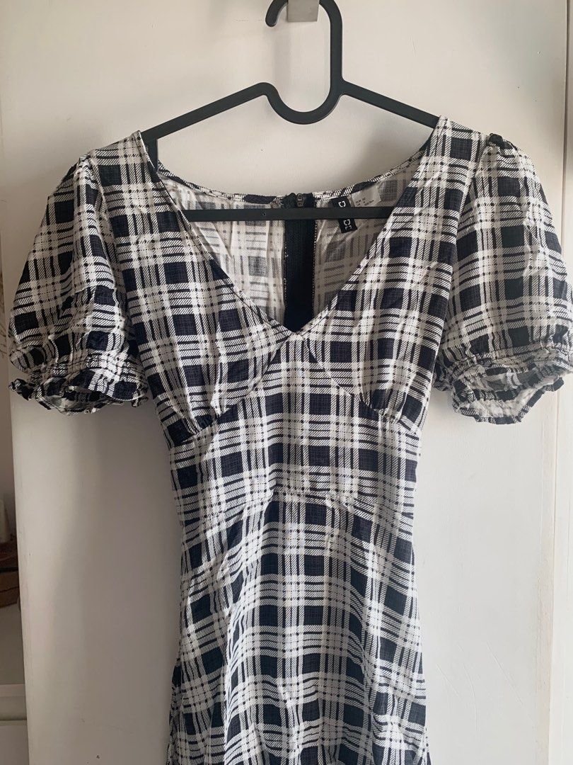 H&M Plaid Dress (Category: Dresses) located in Marikina City. Submitted by declutterbymilkee (Listing ID 1262433889, Image 3). Description: H&M Plaid Dress - only used twice - in perfect condition, no flaws ✨ - light material - fabric’s a little bit sheer, advisable to wear skin-toned underwear - best fits XS-S Ref. #16 Payment: Gcash/Maya SF not yet included.