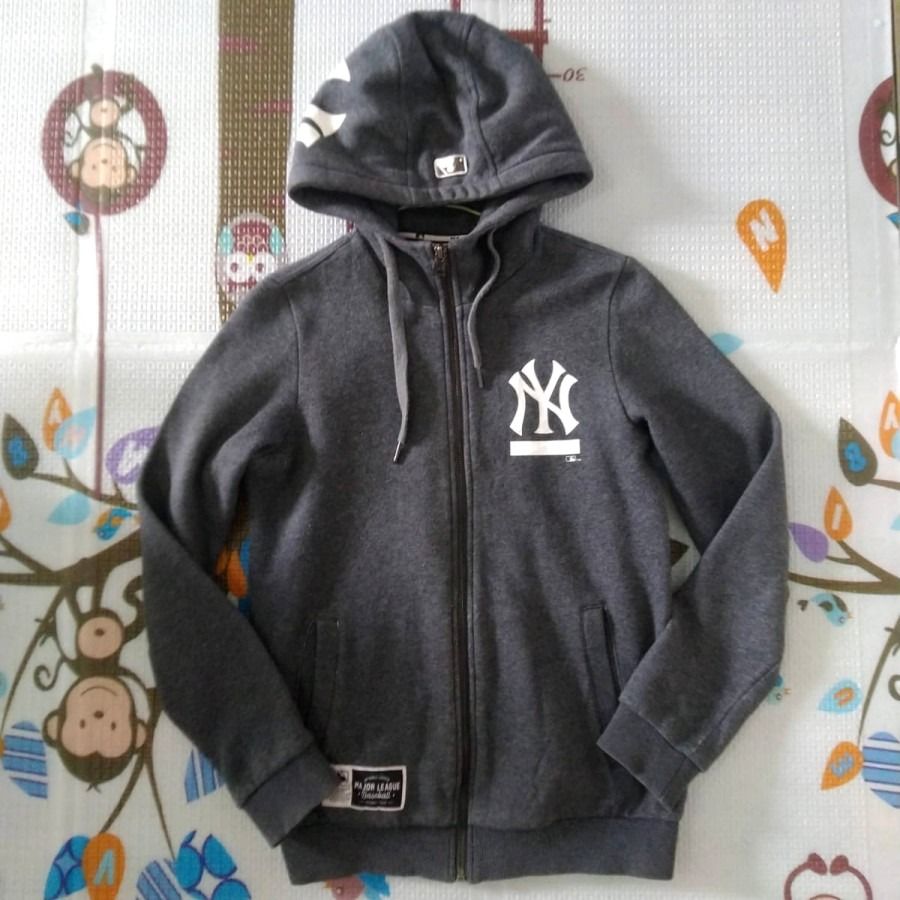 Hoodie Nike x Louis Vuitton, Fesyen Pria, Pakaian , Baju Luaran di Carousell