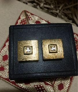 KG100CL 3 Gold Toned Square Cufflinks, Vintage Fashion Accessory Cuff Links for Men