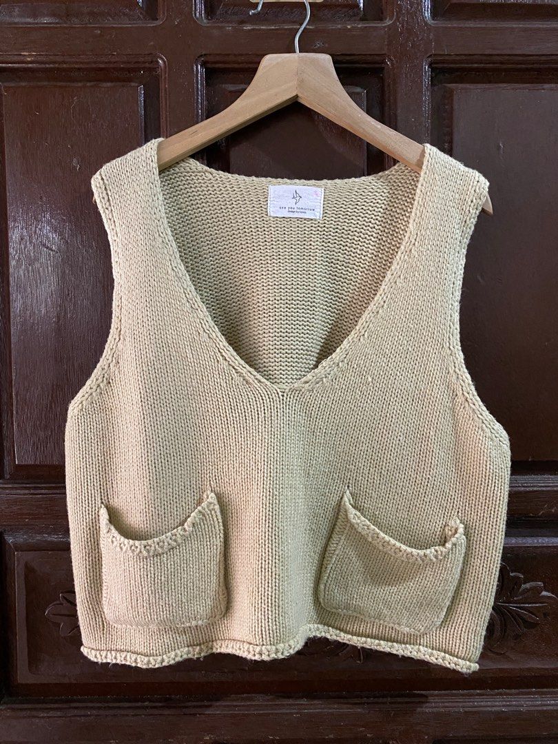 Knitted Vest (Category: Others Tops) located in Marikina City. Submitted by daze_studio_ (Listing ID 1262460606, Image 1). Description: .