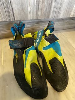 Item 757300 - La Sportiva Skwama - Climbing Shoes - Size 8.5