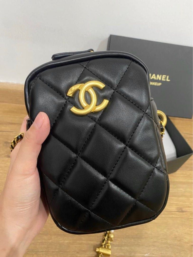 Chanel VIP gift 2 in 1 sling mobile phone bag, Luxury, Bags & Wallets on  Carousell