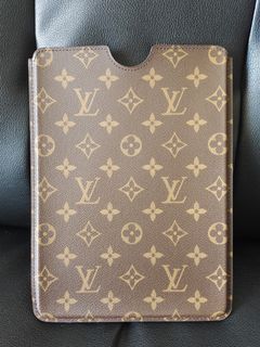 Authentic Louis Vuitton LV Monogram Canvas Porte Monnaie Wallet, Luxury,  Bags & Wallets on Carousell