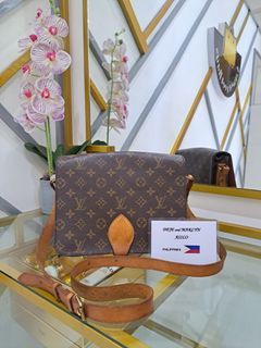 LV Pochette Underarm Bag, Luxury, Bags & Wallets on Carousell