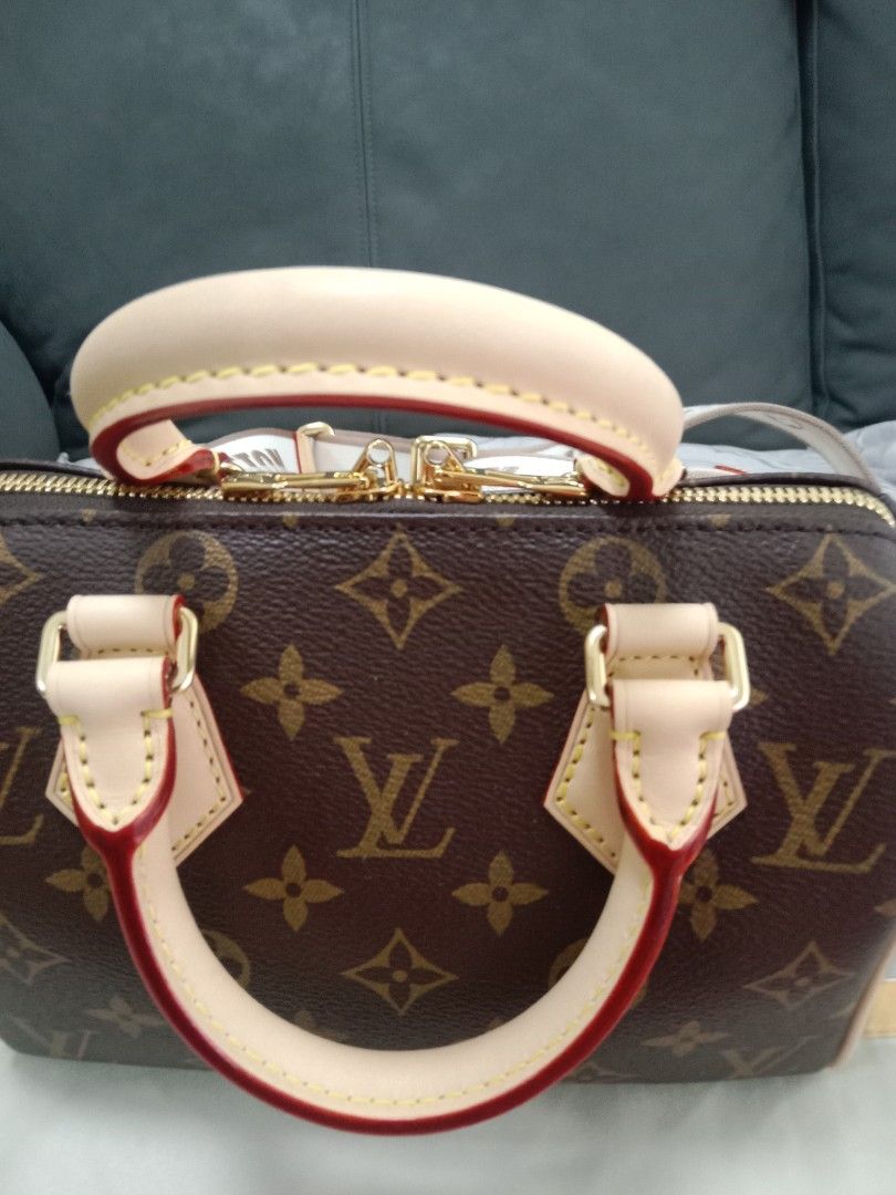 🔥 NEW!!! 🔥 LV Speedy Bandouliere 20, Women's Fashion, Bags & Wallets,  Cross-body Bags on Carousell