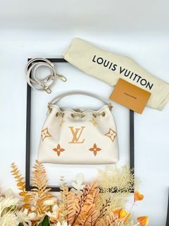 Louis Vuitton® LV X Yk Painted Dots Printed Crewneck Black. Size