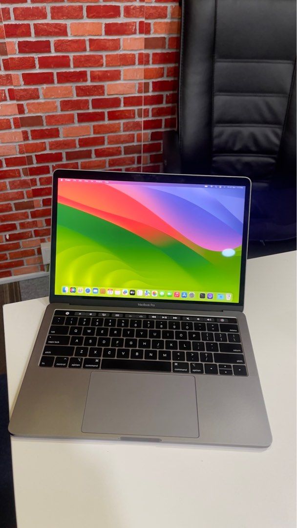MACBOOK Pro 13-inch 2019 Four Thunderbolt 3 ports) Core i7 2.8Ghz